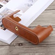 1/4 inch Thread PU Leather Camera Half Case Base for Leica M10 (Brown)