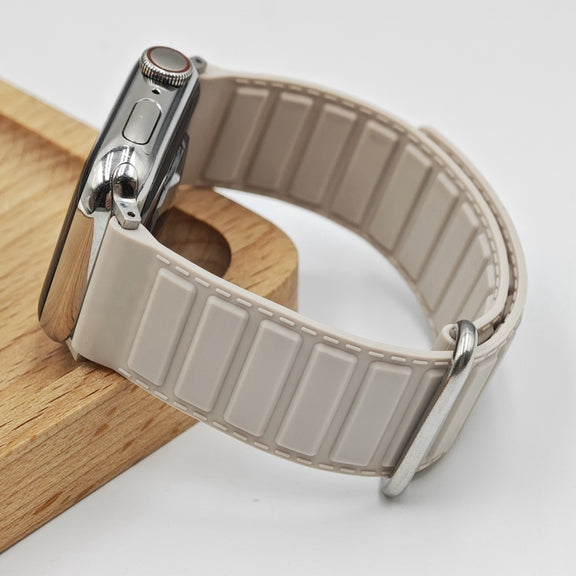For Apple Watch Series 10 42mm Reverse Buckle Magnetic Silicone Watch Band(Silver Buckle Starlight)