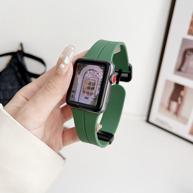 For Apple Watch Series 8 41mm Magnetic Square Buckle Silicone Watch Band(Alfalfa)