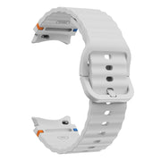 For Samsung Galaxy Watch 6 Classic Wave Pattern Stitched Silicone Watch Band(Light Gray)