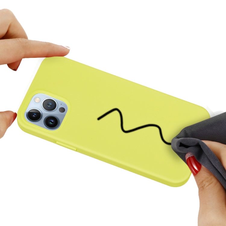 For iPhone 15 Pro Solid Color Silicone Phone Case(Lemon Yellow)
